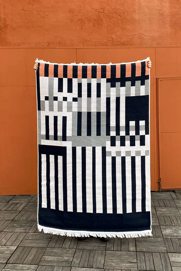 Dissolve Kilim